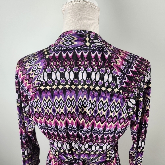 New Directions Women’s Splice Neck Tie Back Aztec Top Size M - Picture 10 of 10